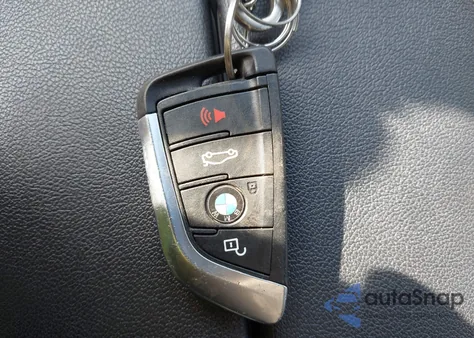 2021 BMW 530I xDrive z USA, uszkodzony, nr VIN WBA13BJ04MWW89577